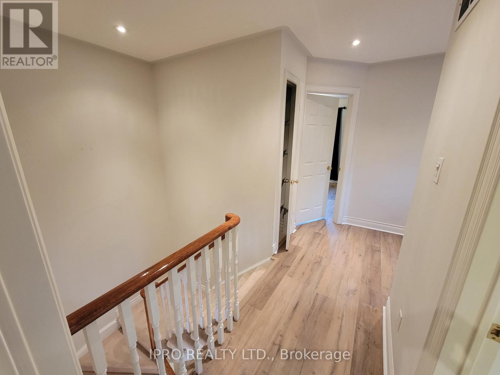 70 Ochalski Road, Aurora, Ontario  L4G 7J3 - Photo 11 - N12116535
