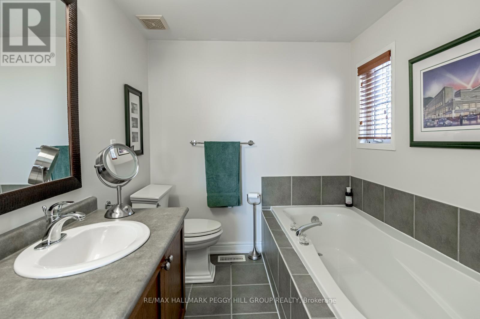 1122 Muriel Street, Innisfil, Ontario  L9S 4W5 - Photo 10 - N12116545