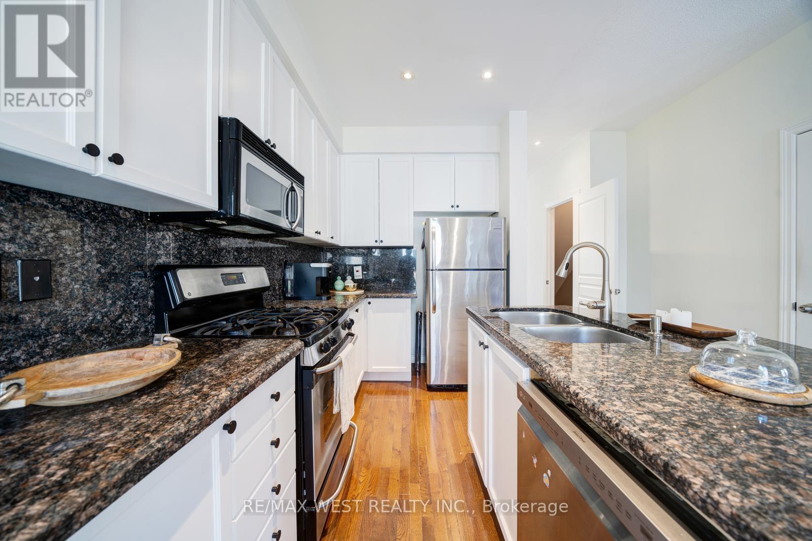 26 Thistle Avenue, Richmond Hill, Ontario  L4E 0B6 - Photo 12 - N12116571
