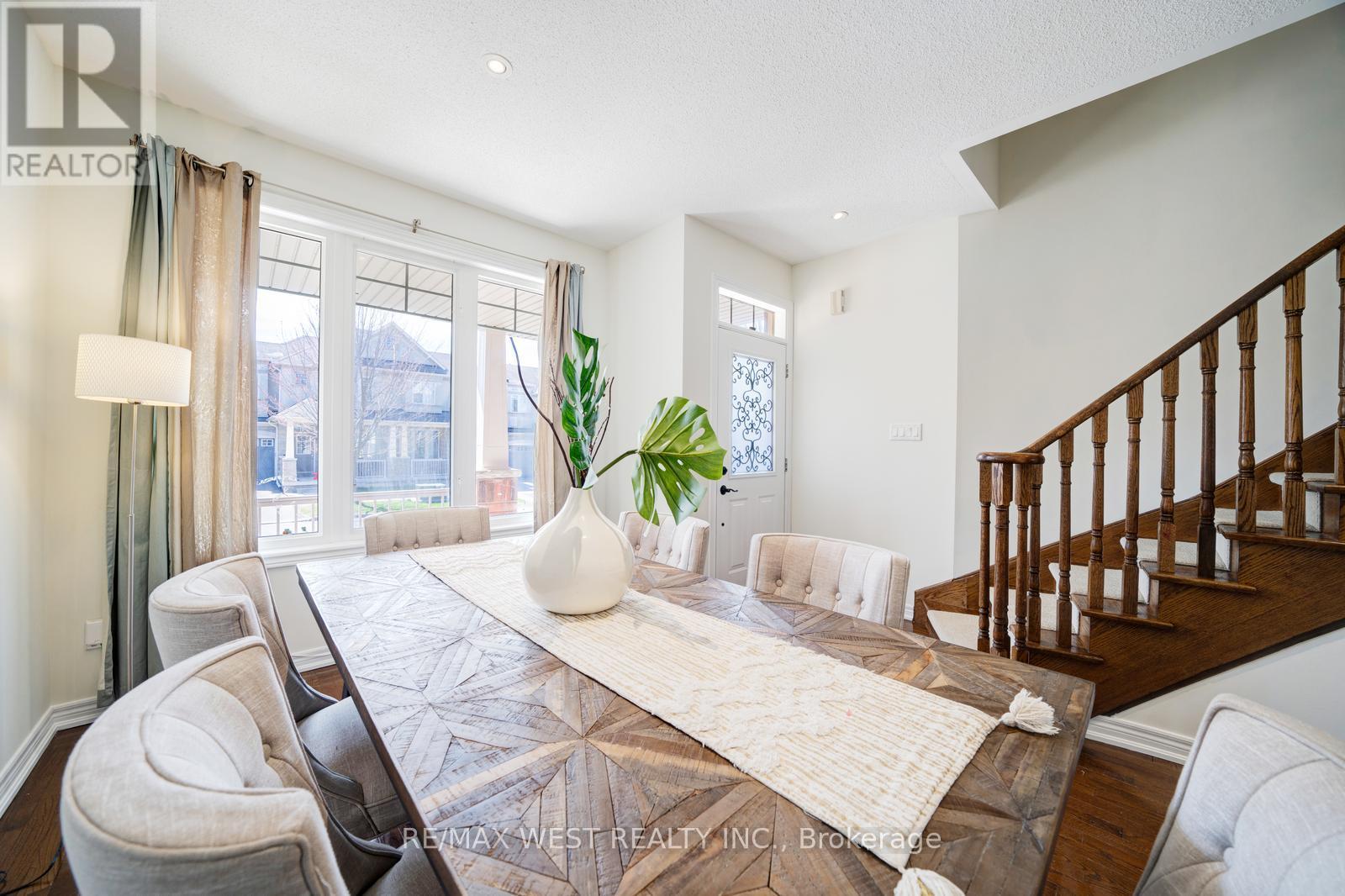 26 Thistle Avenue, Richmond Hill, Ontario  L4E 0B6 - Photo 8 - N12116571
