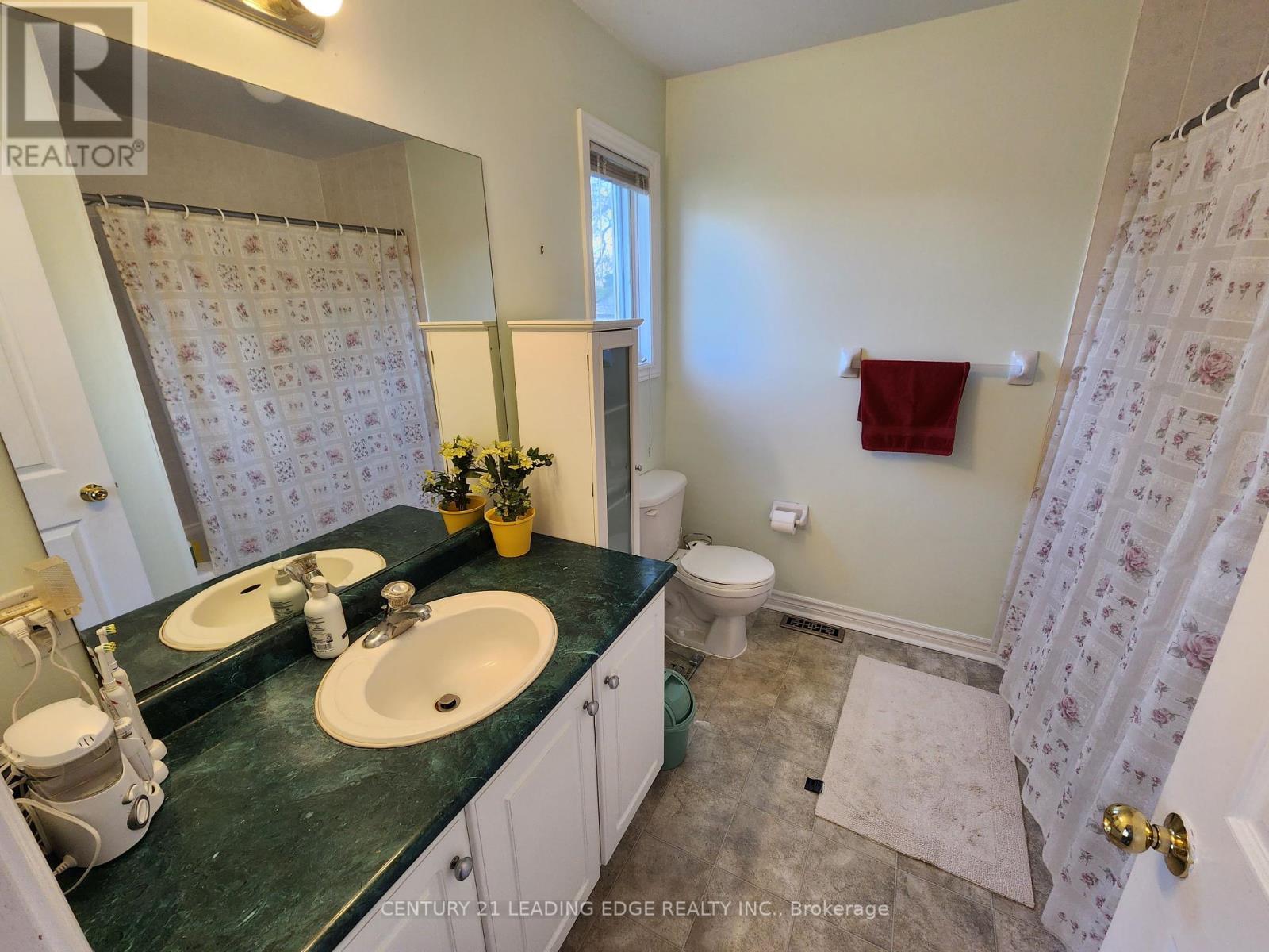 297 Cedarholme Avenue, Georgina (Keswick South), Ontario  L4P 2W5 - Photo 12 - N12116586