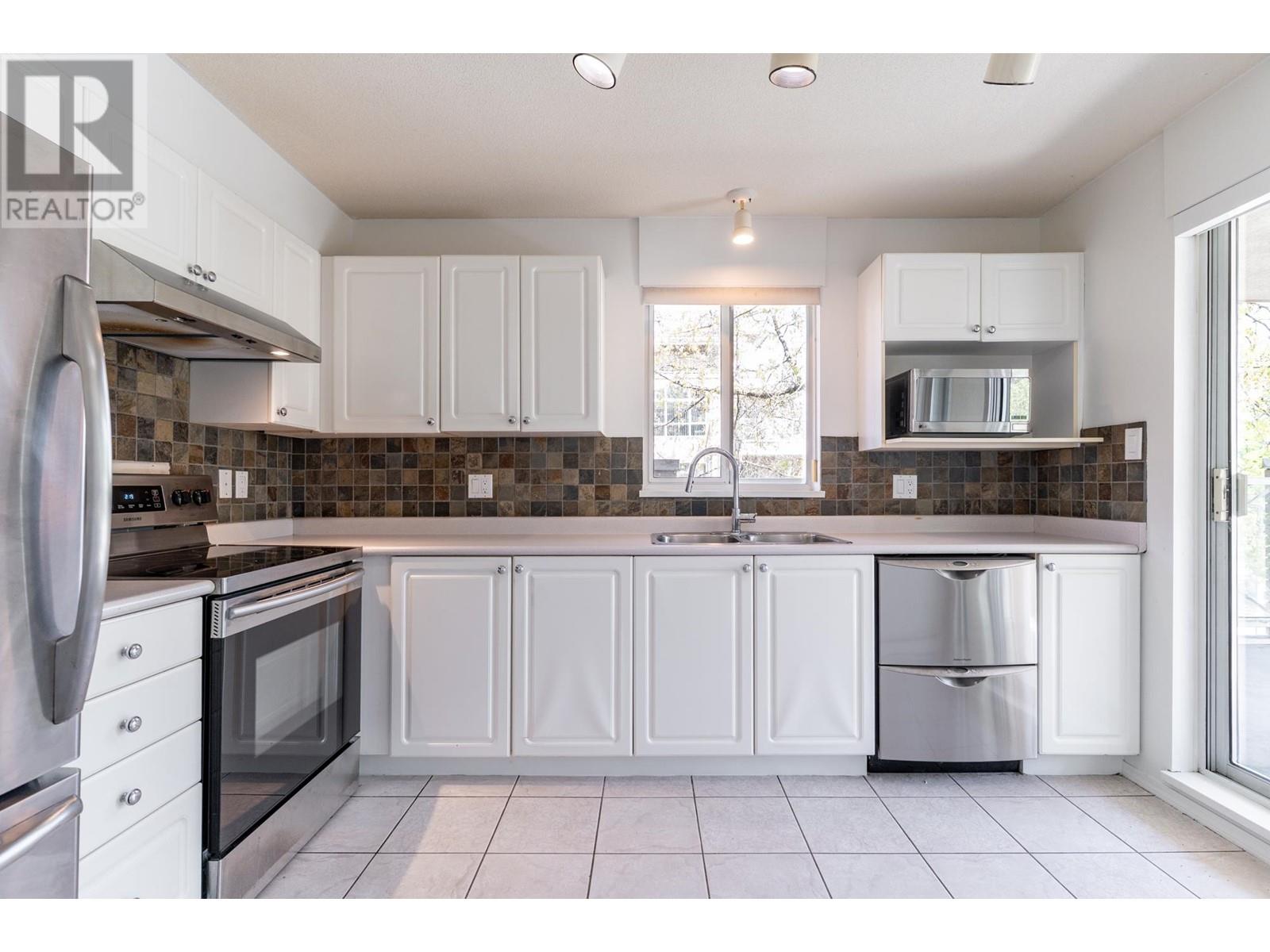 203 2559 Parkview Lane, Port Coquitlam, British Columbia  V3C 6M1 - Photo 6 - R2996814