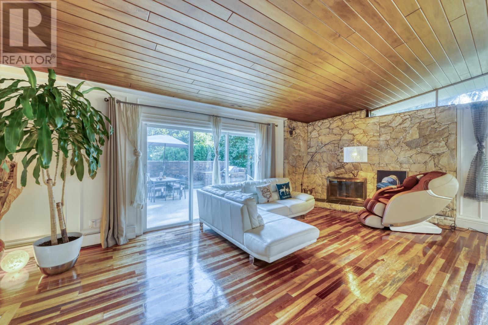 990 Kinsac Street, Coquitlam, British Columbia  V3J 4V1 - Photo 2 - R2996377