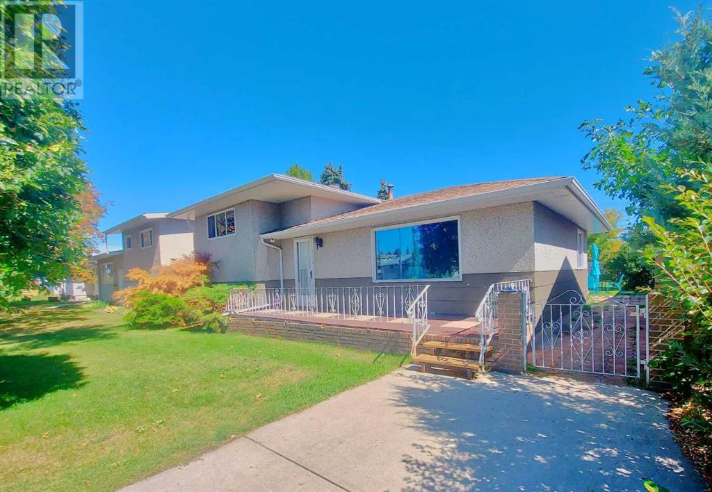 Property at 812 47 Street SE image 3