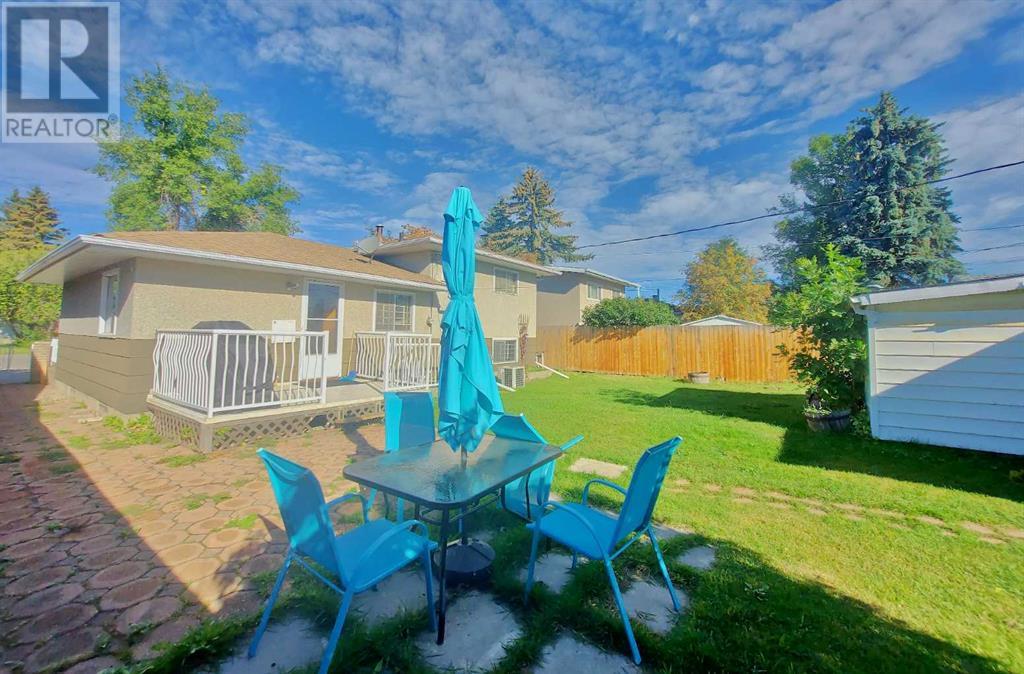 Property at 812 47 Street SE image 5