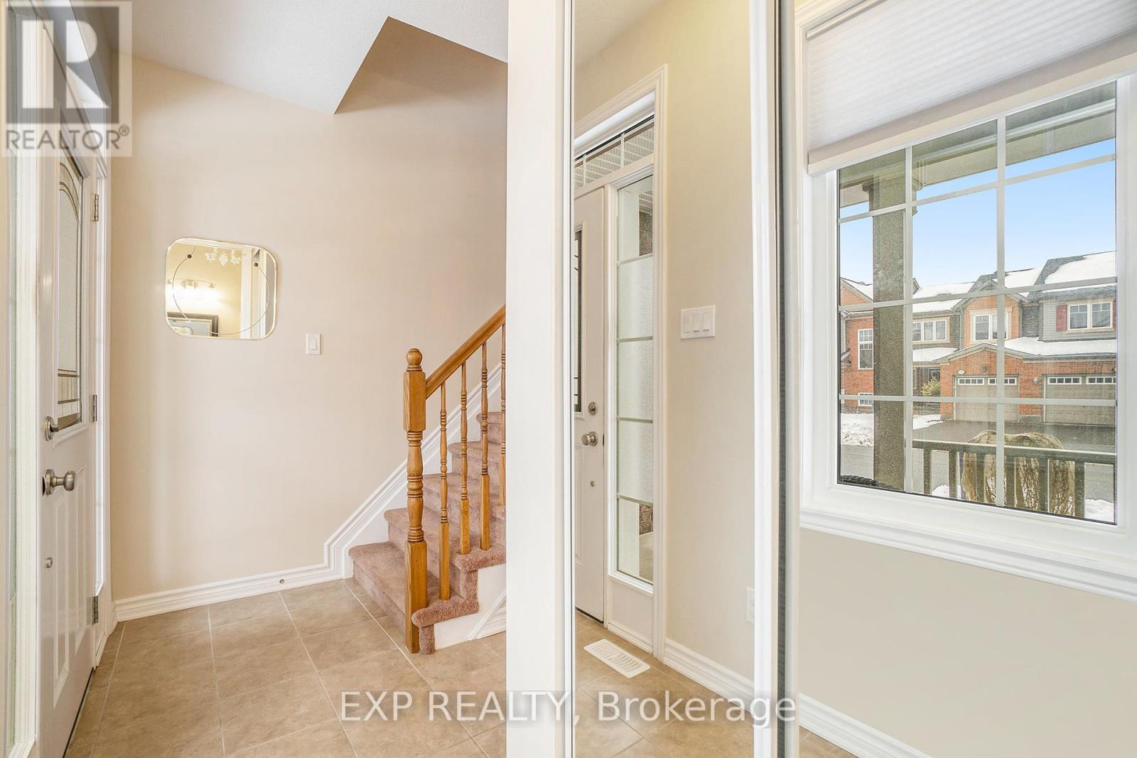 Property at 405 MEADOWHAWK CRESCENT image 4
