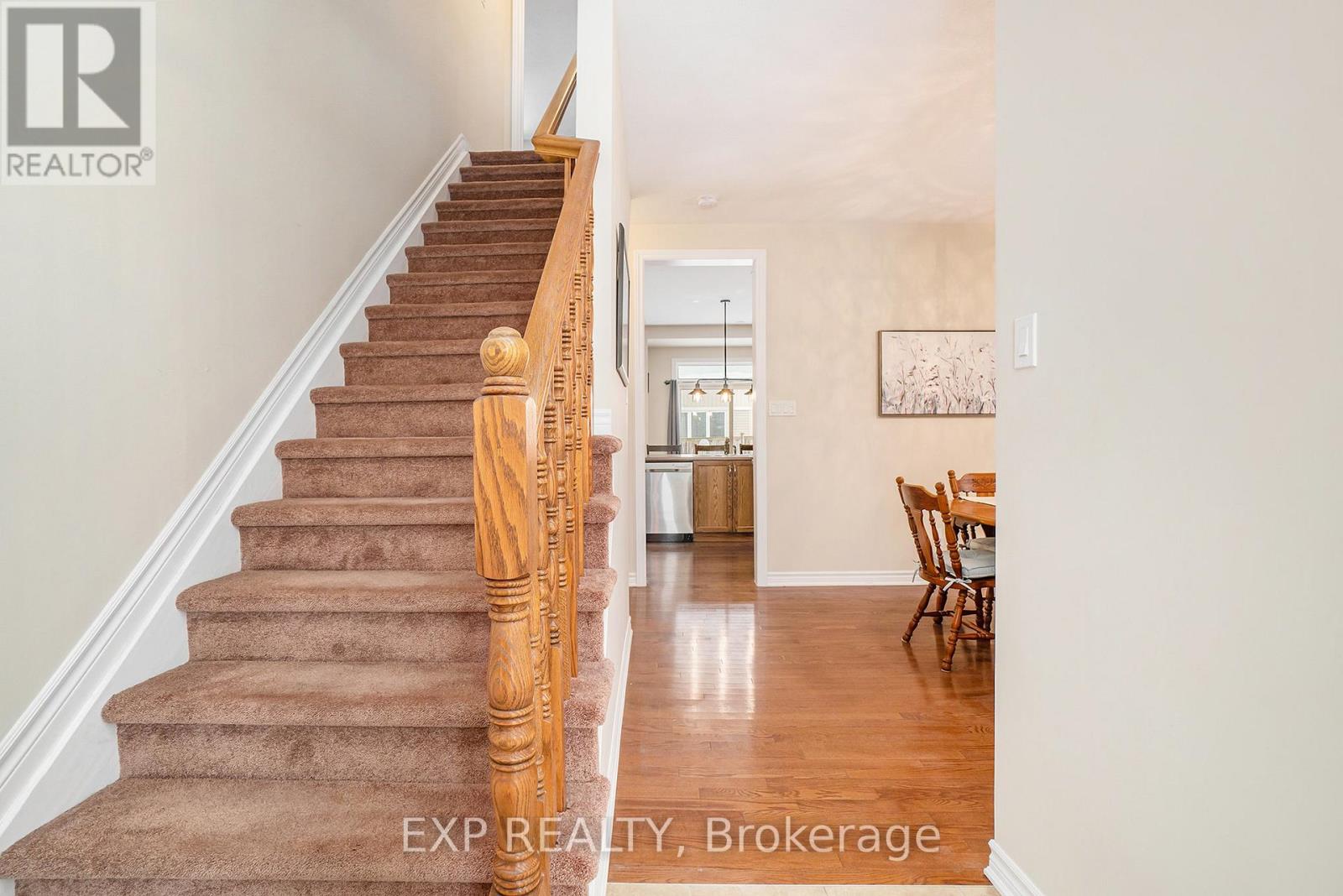 Property at 405 MEADOWHAWK CRESCENT image 5