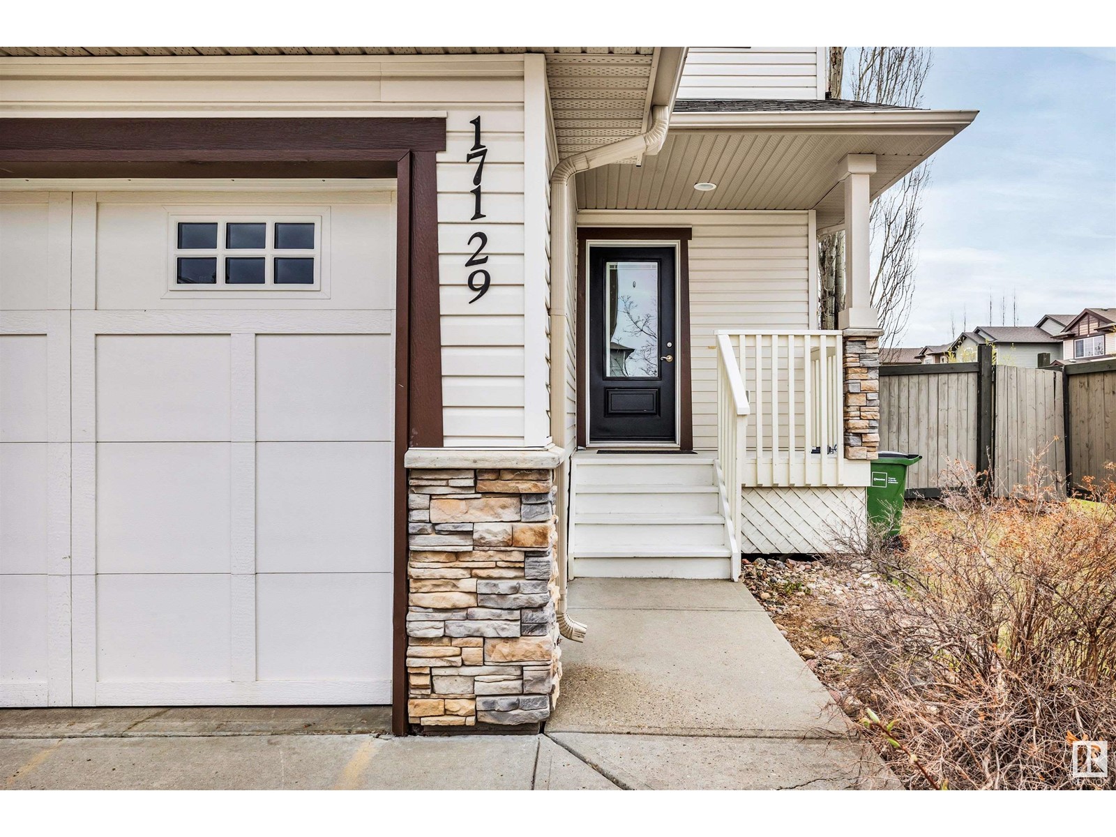 Property at 17129 7A AV SW image 3