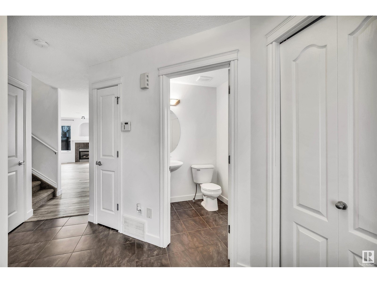 17129 7a Av Sw, Edmonton, Alberta  T6W 0M5 - Photo 5 - E4433724