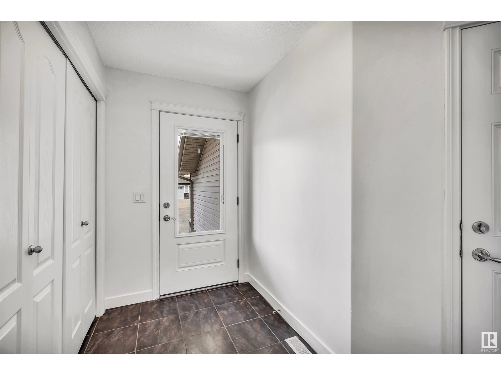 Property at 17129 7A AV SW image 5