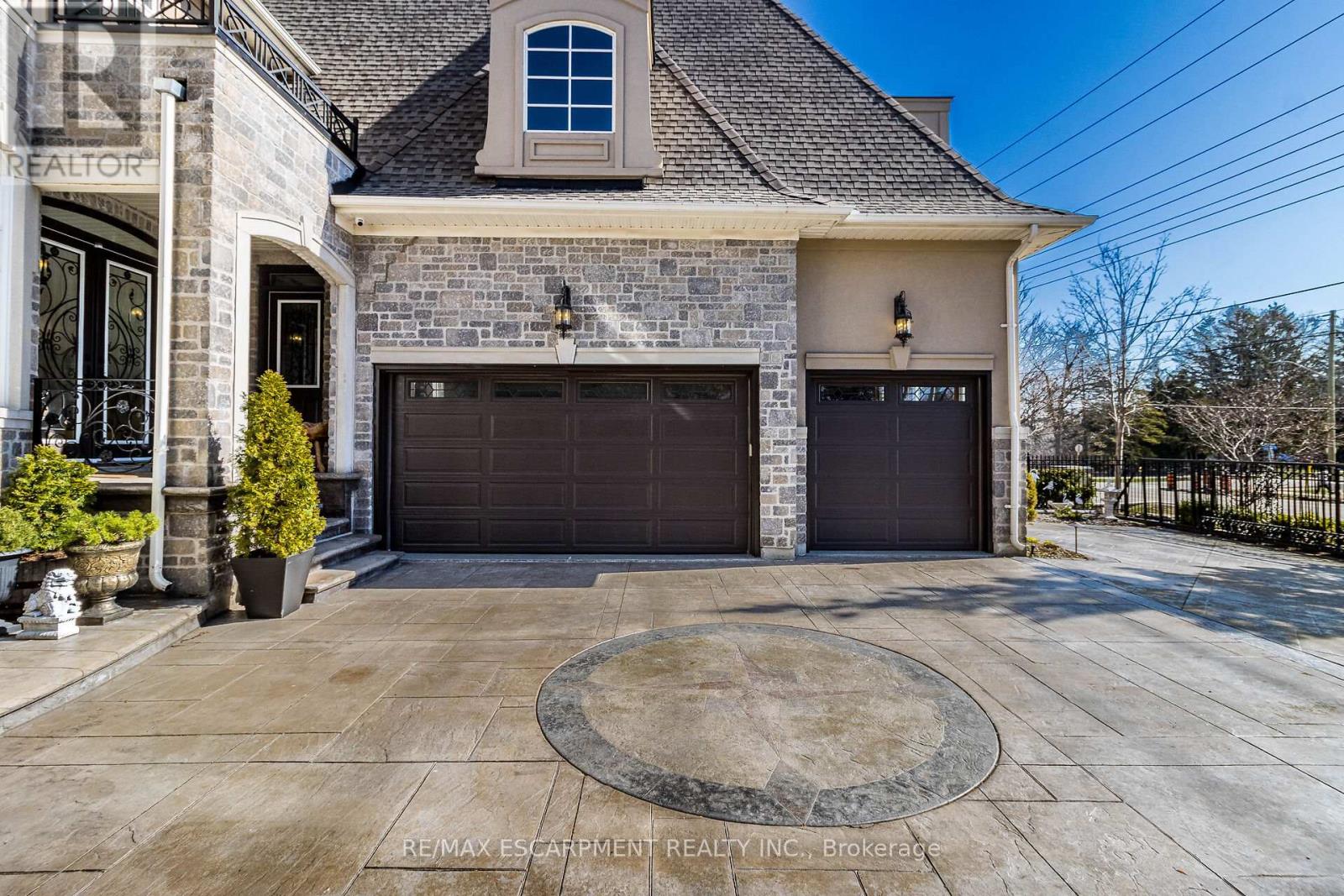 Property at 729 QUEENSWAY W image 4