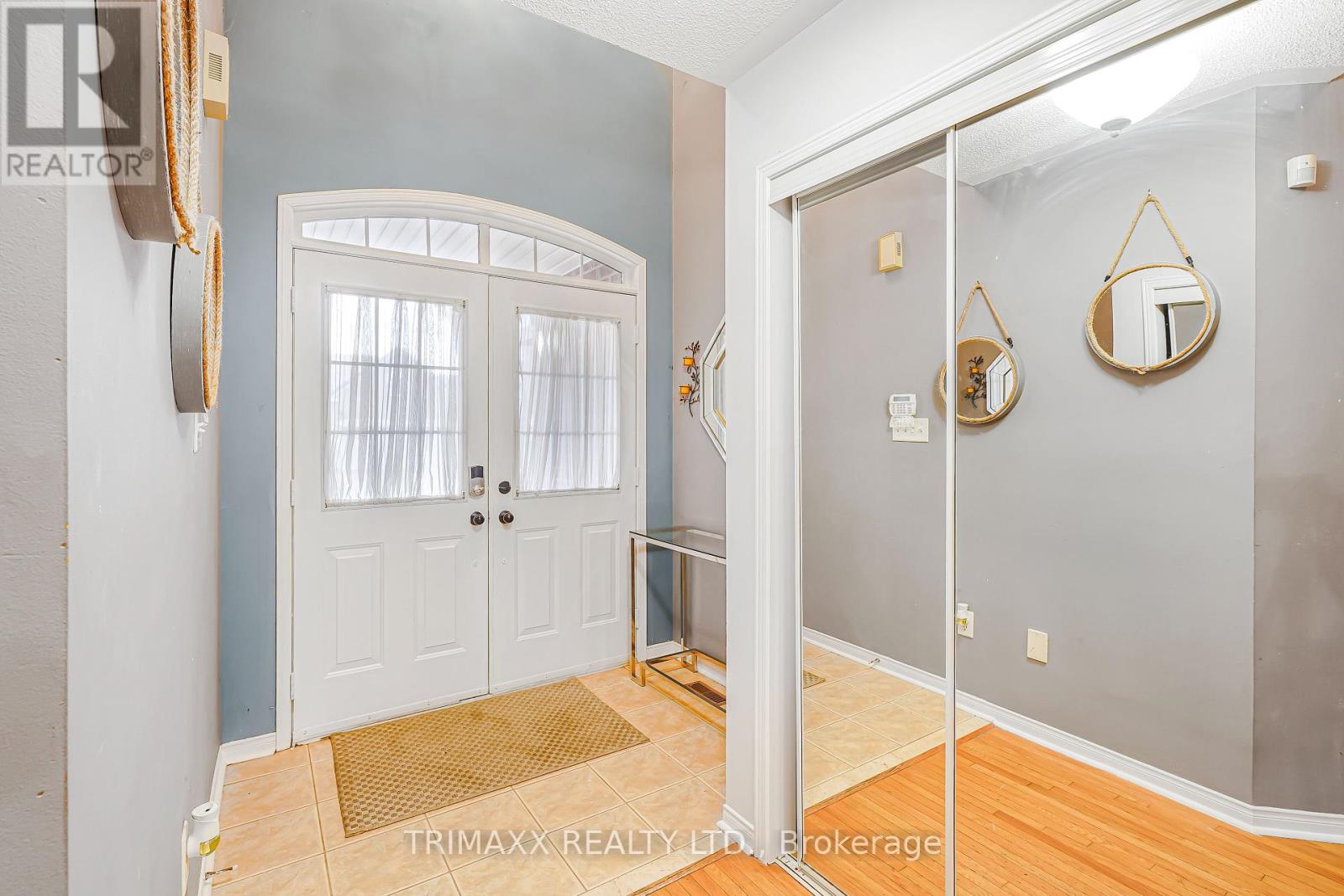 3 Turret Crescent, Brampton, Ontario  L7A 2N9 - Photo 5 - W12116476