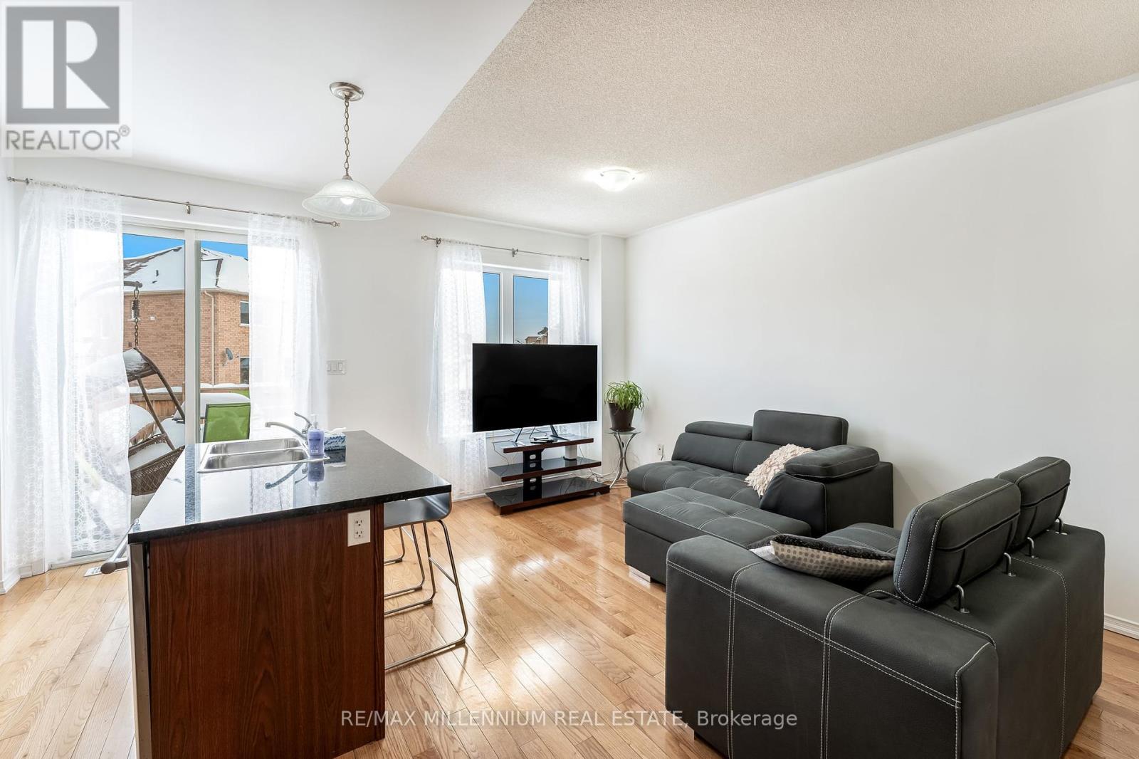 70 Sussexvale Drive, Brampton, Ontario  L6R 3R4 - Photo 15 - W12116485
