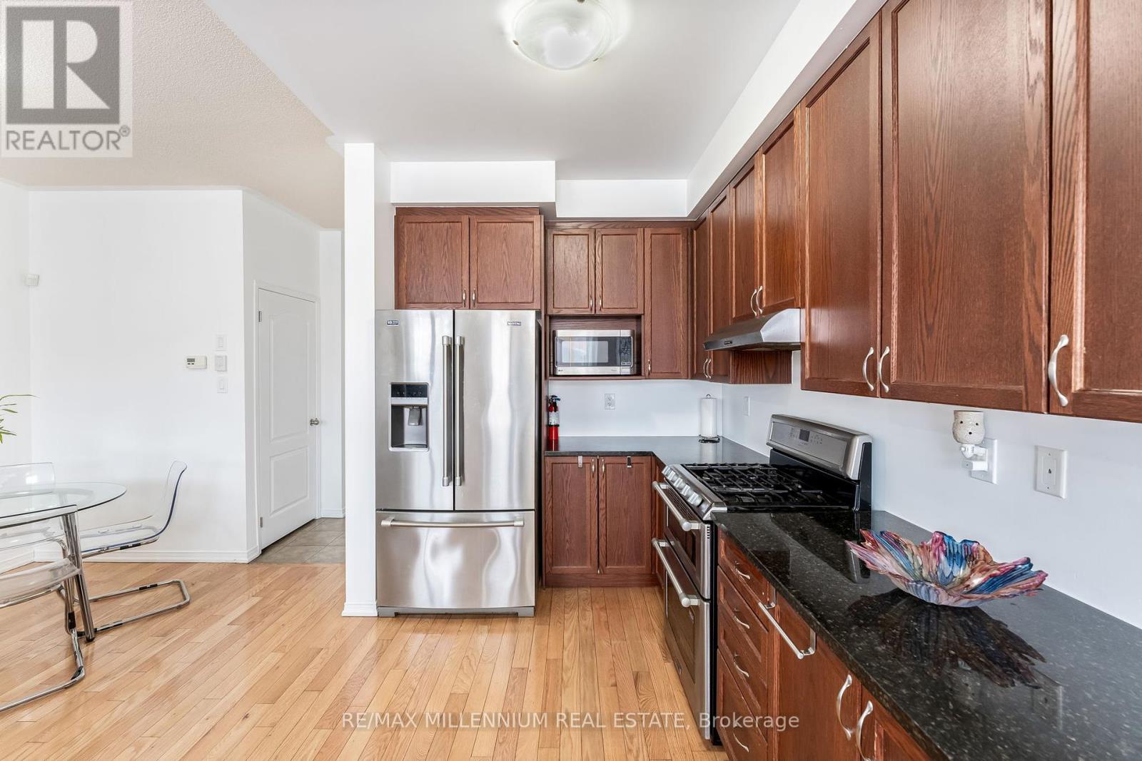 70 Sussexvale Drive, Brampton, Ontario  L6R 3R4 - Photo 23 - W12116485