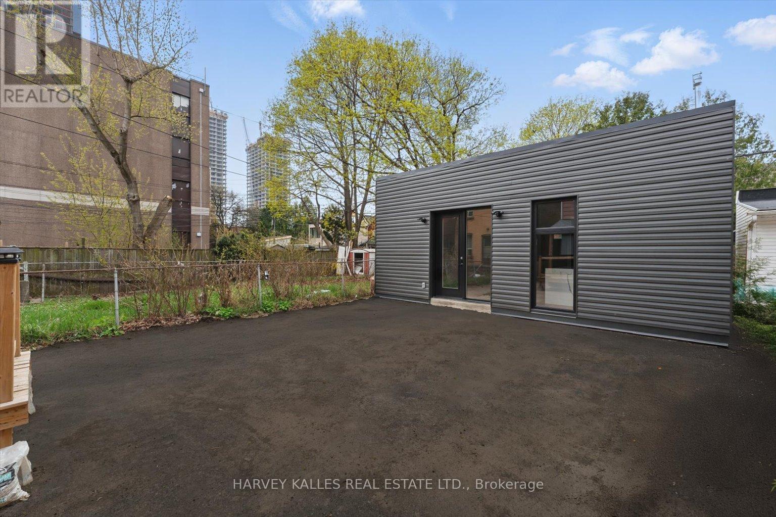 Rear Garden Suite - 1064 Dufferin Street, Toronto, Ontario  M6H 4B6 - Photo 17 - W12116516