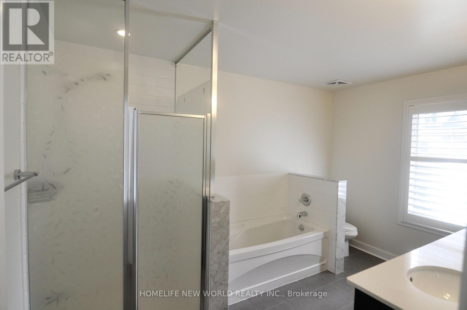 Th5 - 370 Square One Drive, Mississauga, Ontario  L5B 0E6 - Photo 12 - W12116550