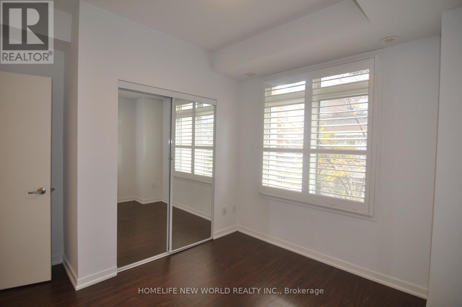 Th5 - 370 Square One Drive, Mississauga, Ontario  L5B 0E6 - Photo 17 - W12116550
