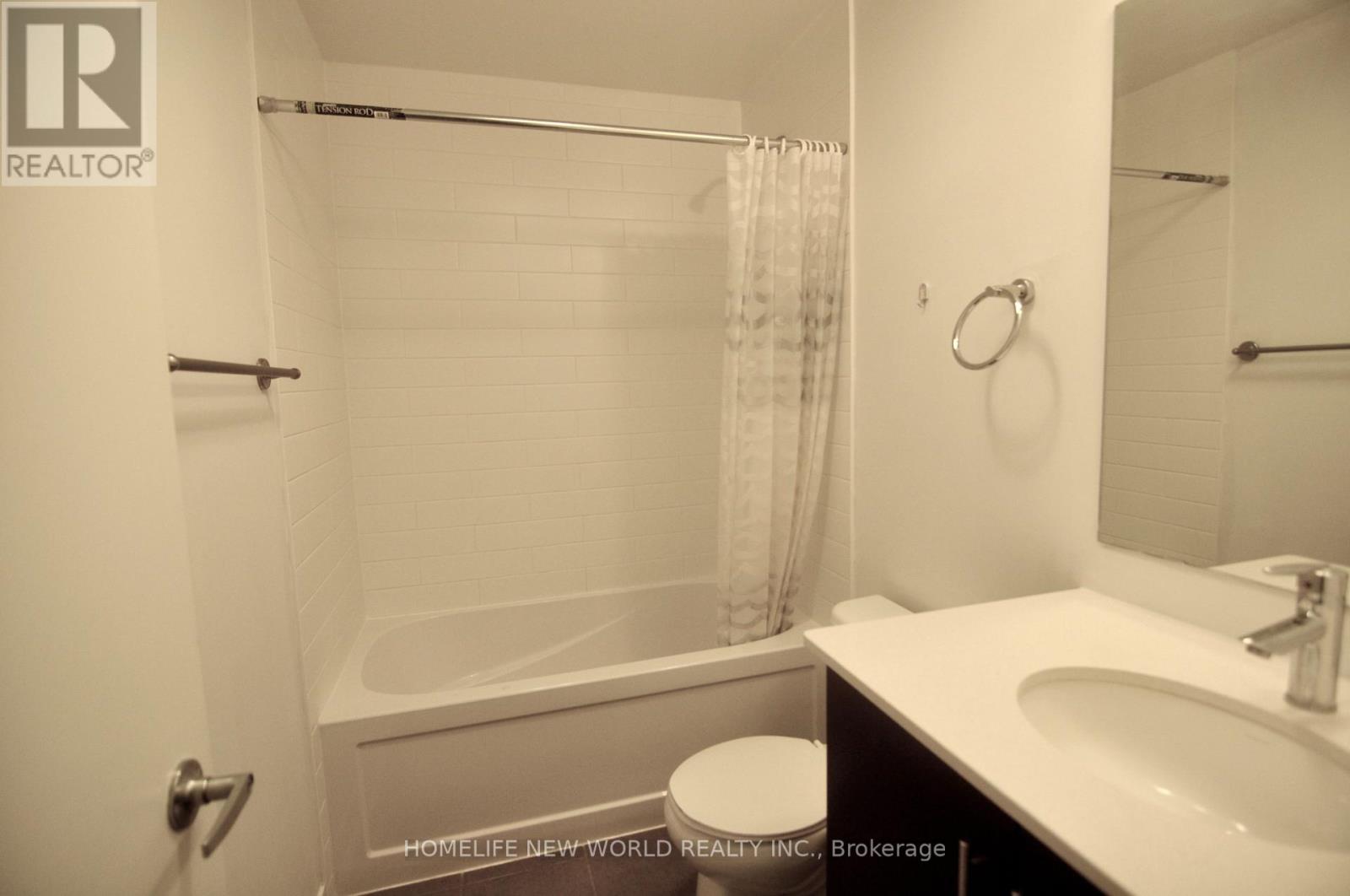 Th5 - 370 Square One Drive, Mississauga, Ontario  L5B 0E6 - Photo 19 - W12116550
