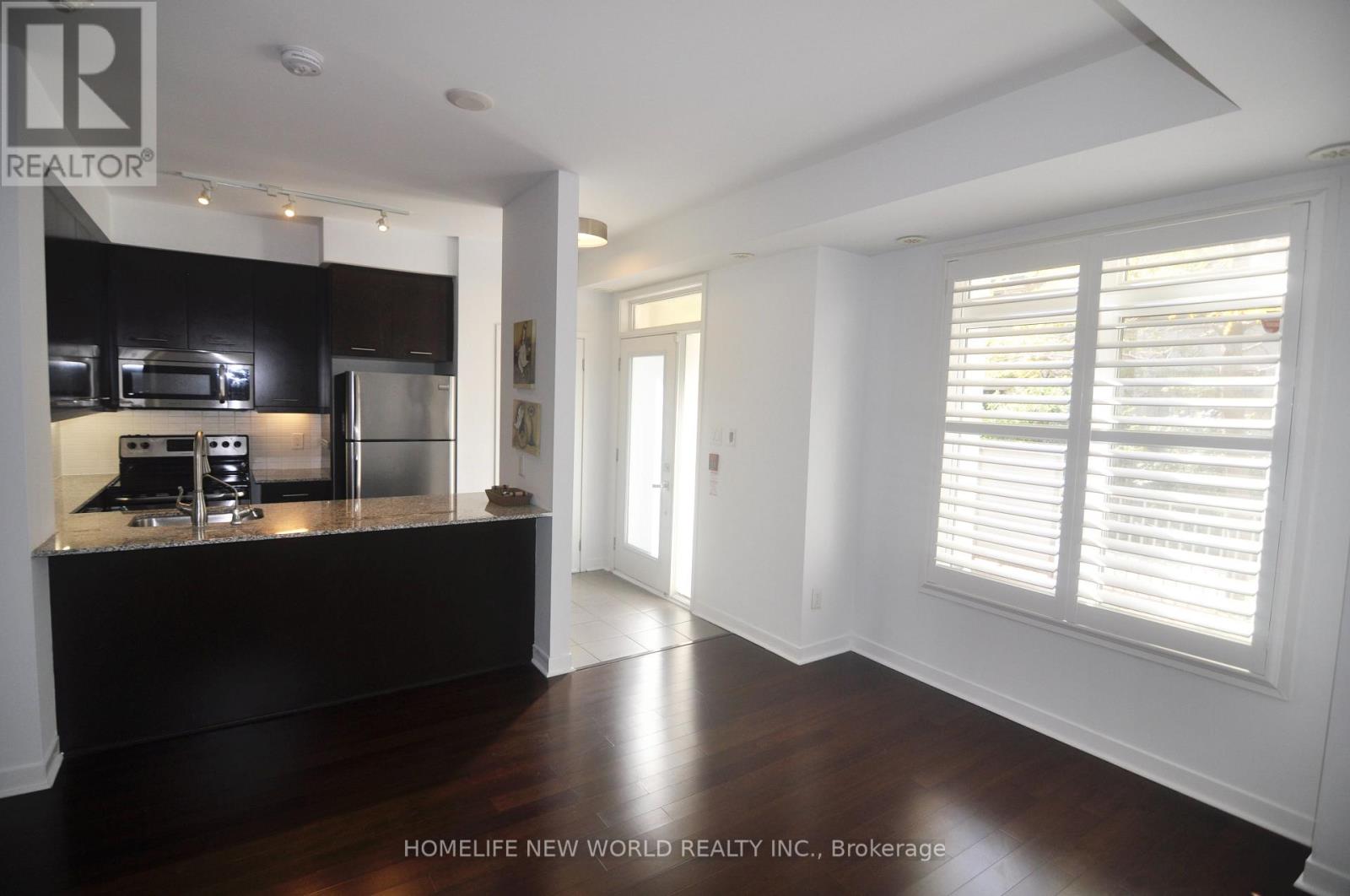 Th5 - 370 Square One Drive, Mississauga, Ontario  L5B 0E6 - Photo 6 - W12116550