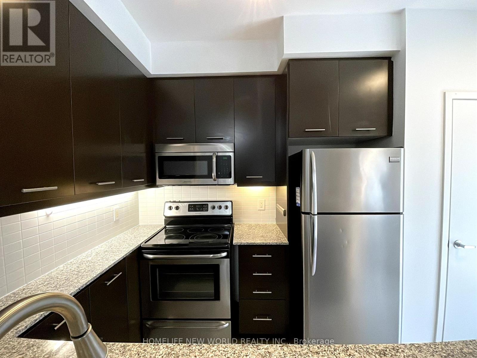 Th5 - 370 Square One Drive, Mississauga, Ontario  L5B 0E6 - Photo 8 - W12116550