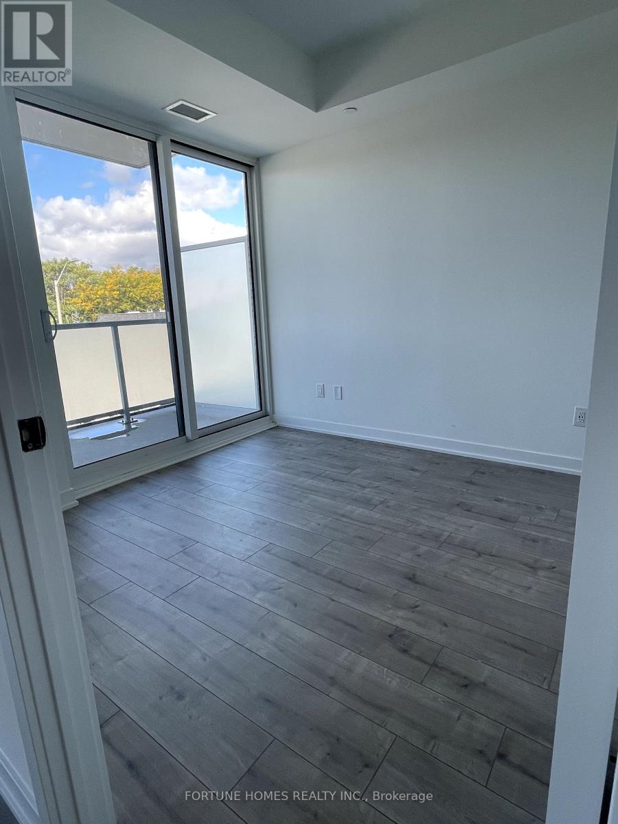 340 - 215 Lakeshore Road W, Mississauga, Ontario  L5H 0A7 - Photo 10 - W12116594