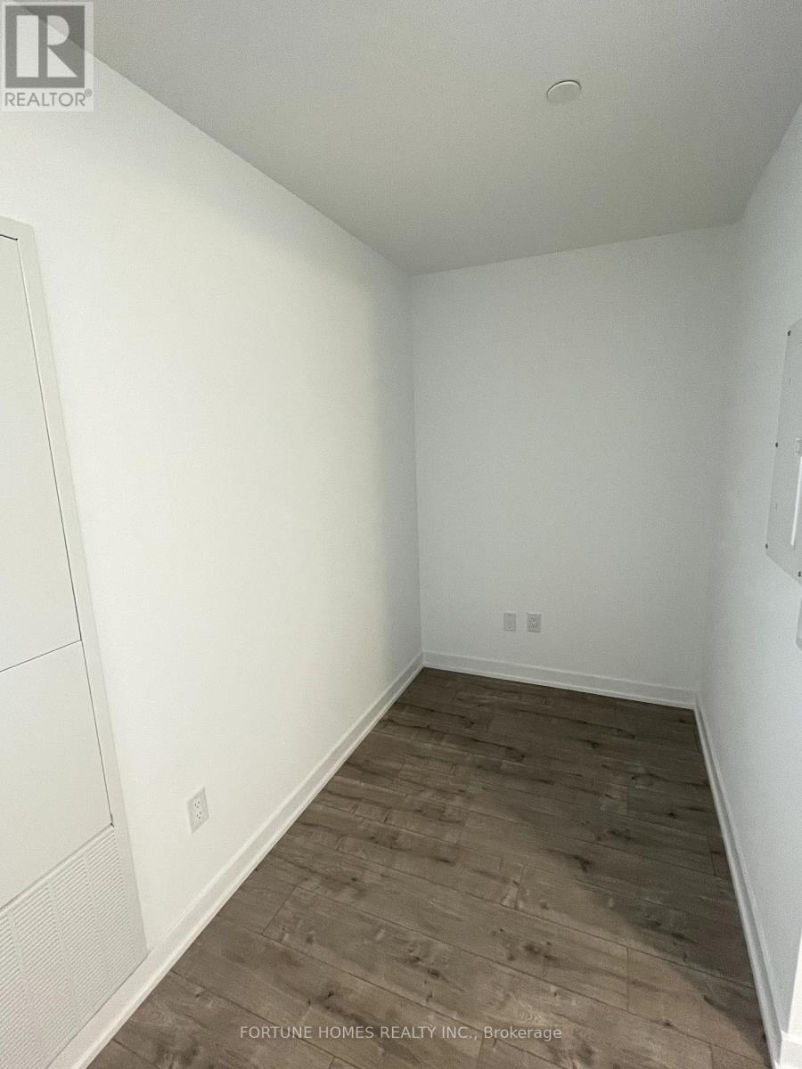 340 - 215 Lakeshore Road W, Mississauga, Ontario  L5H 0A7 - Photo 5 - W12116594