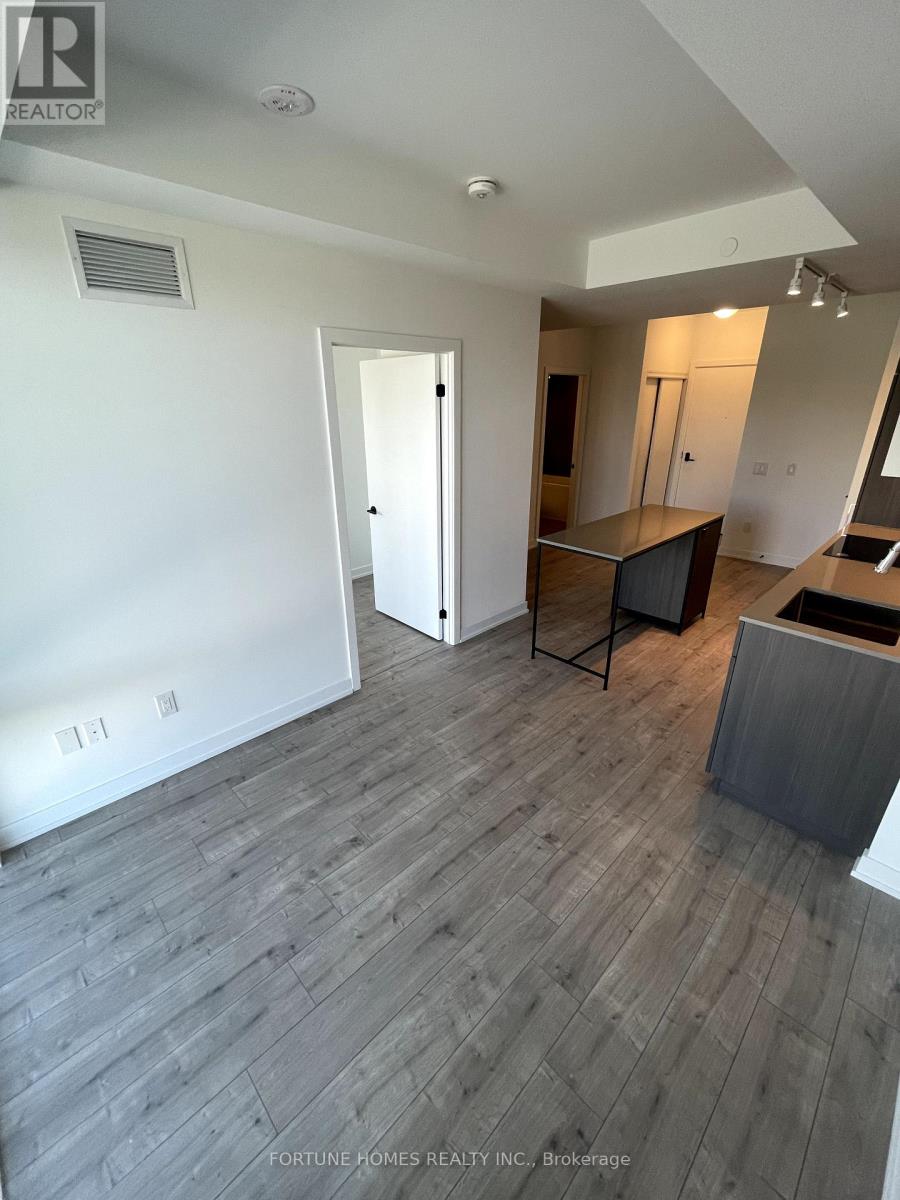 340 - 215 Lakeshore Road W, Mississauga, Ontario  L5H 0A7 - Photo 8 - W12116594