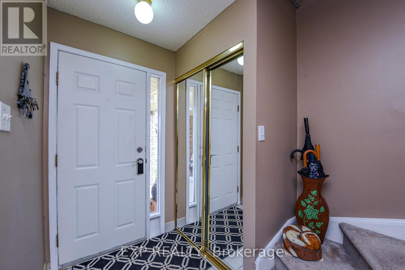 23 Sandmere Avenue, Brampton, Ontario  L6Z 4B5 - Photo 4 - W12116629