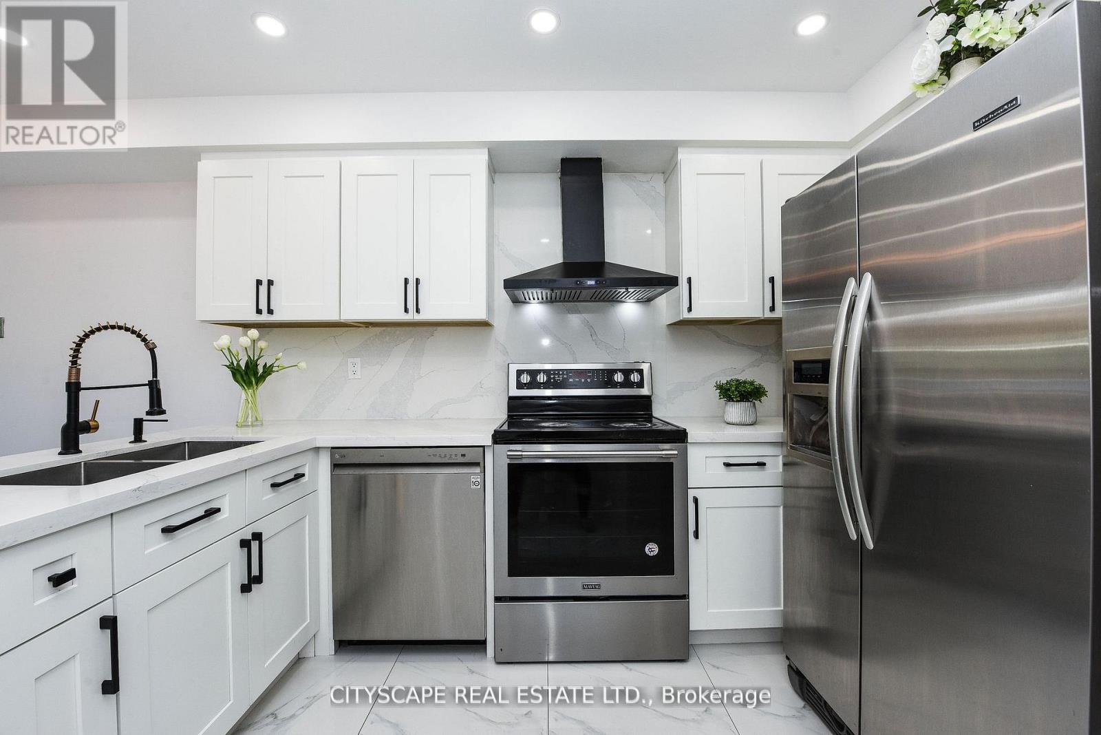 6037 Clover Ridge Crescent, Mississauga, Ontario  L5N 7B4 - Photo 6 - W12116679