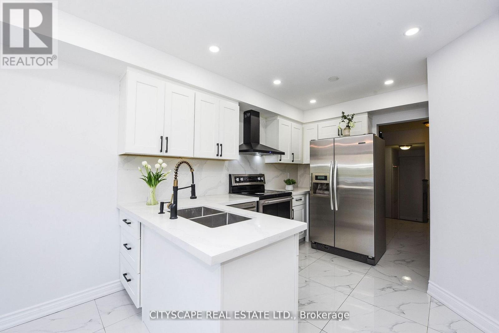 6037 Clover Ridge Crescent, Mississauga, Ontario  L5N 7B4 - Photo 7 - W12116679