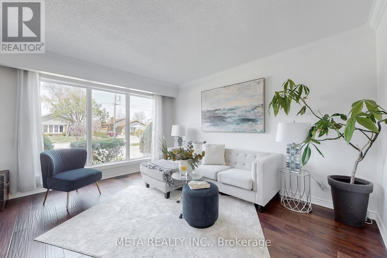 21 Tayrow Road, Toronto, Ontario  M9W 2T8 - Photo 3 - W12116683