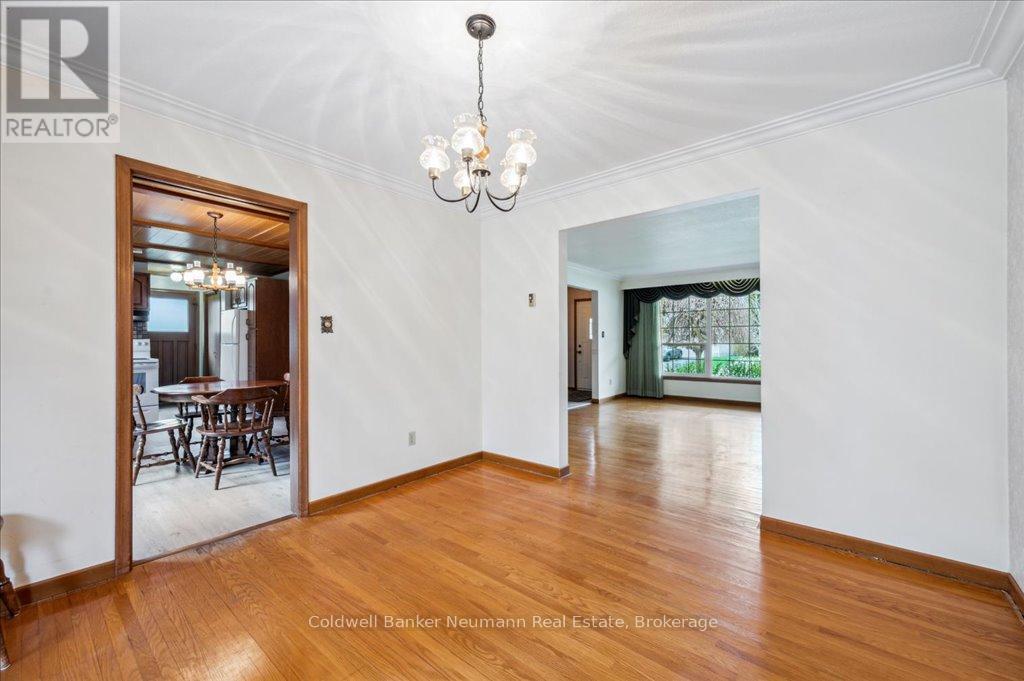 61 Applewood Crescent, Guelph, Ontario  N1H 6B3 - Photo 12 - X12114737