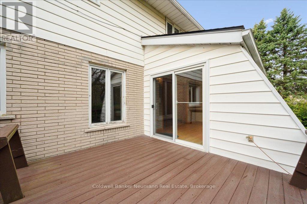 61 Applewood Crescent, Guelph, Ontario  N1H 6B3 - Photo 39 - X12114737