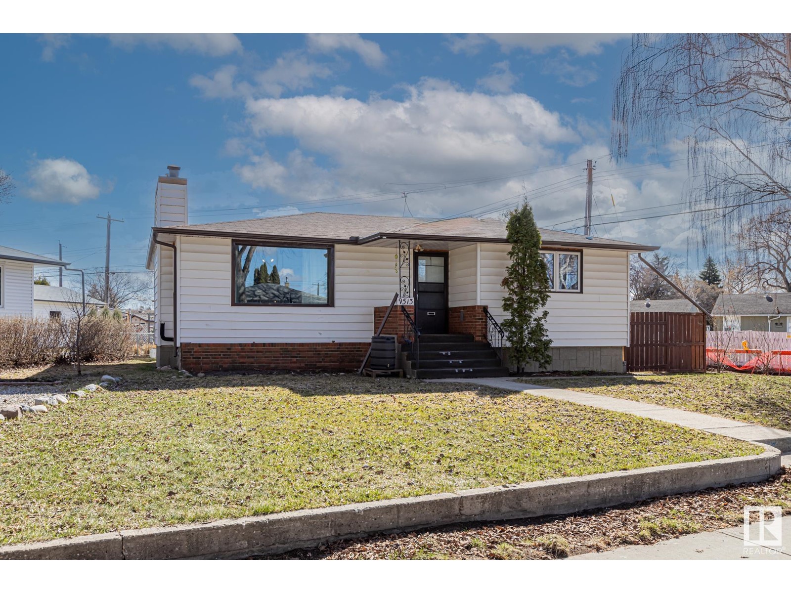 Property at 9513 81 ST NW image 2