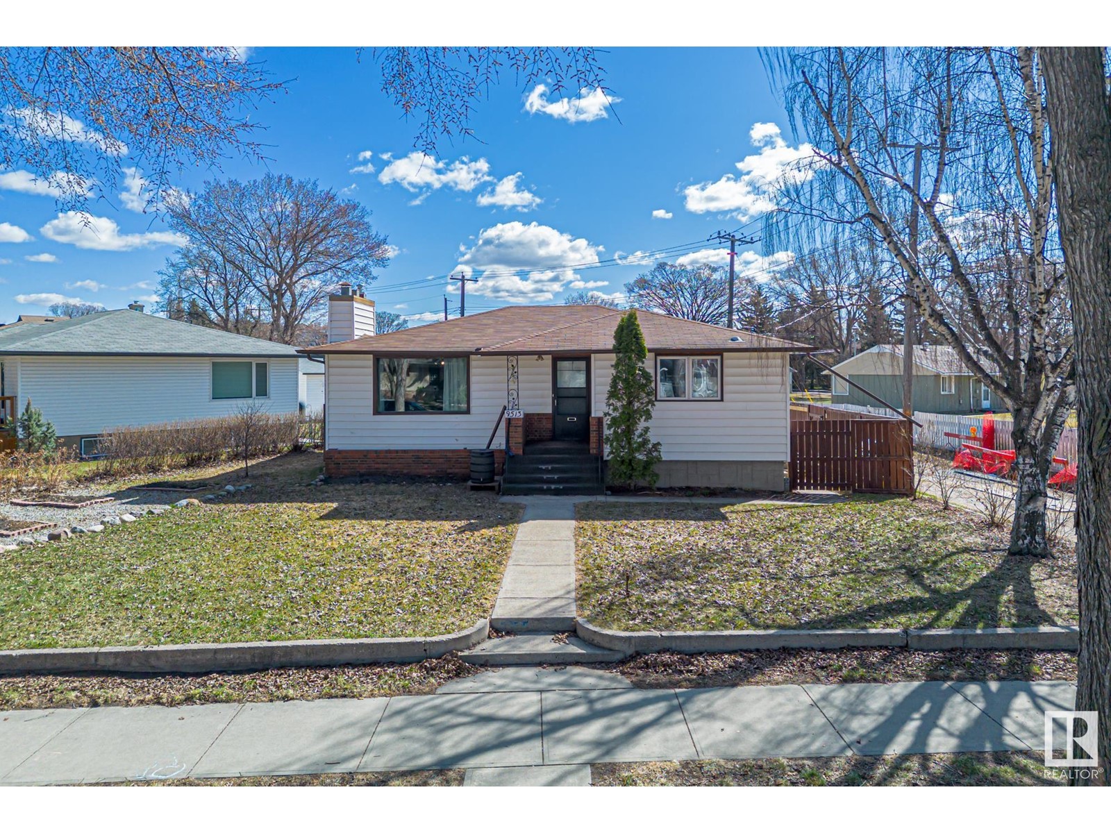 Property at 9513 81 ST NW image 3