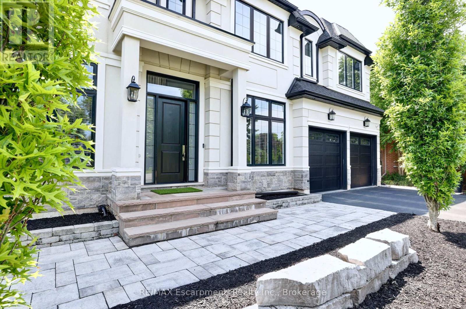 Property at 402 TENNYSON DRIVE image 3