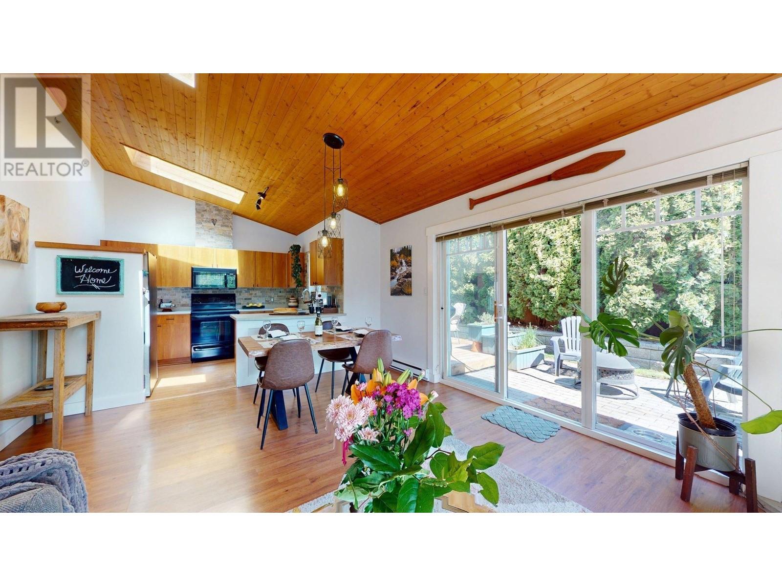 Property at 34 1821 WILLOW CRESCENT image 3
