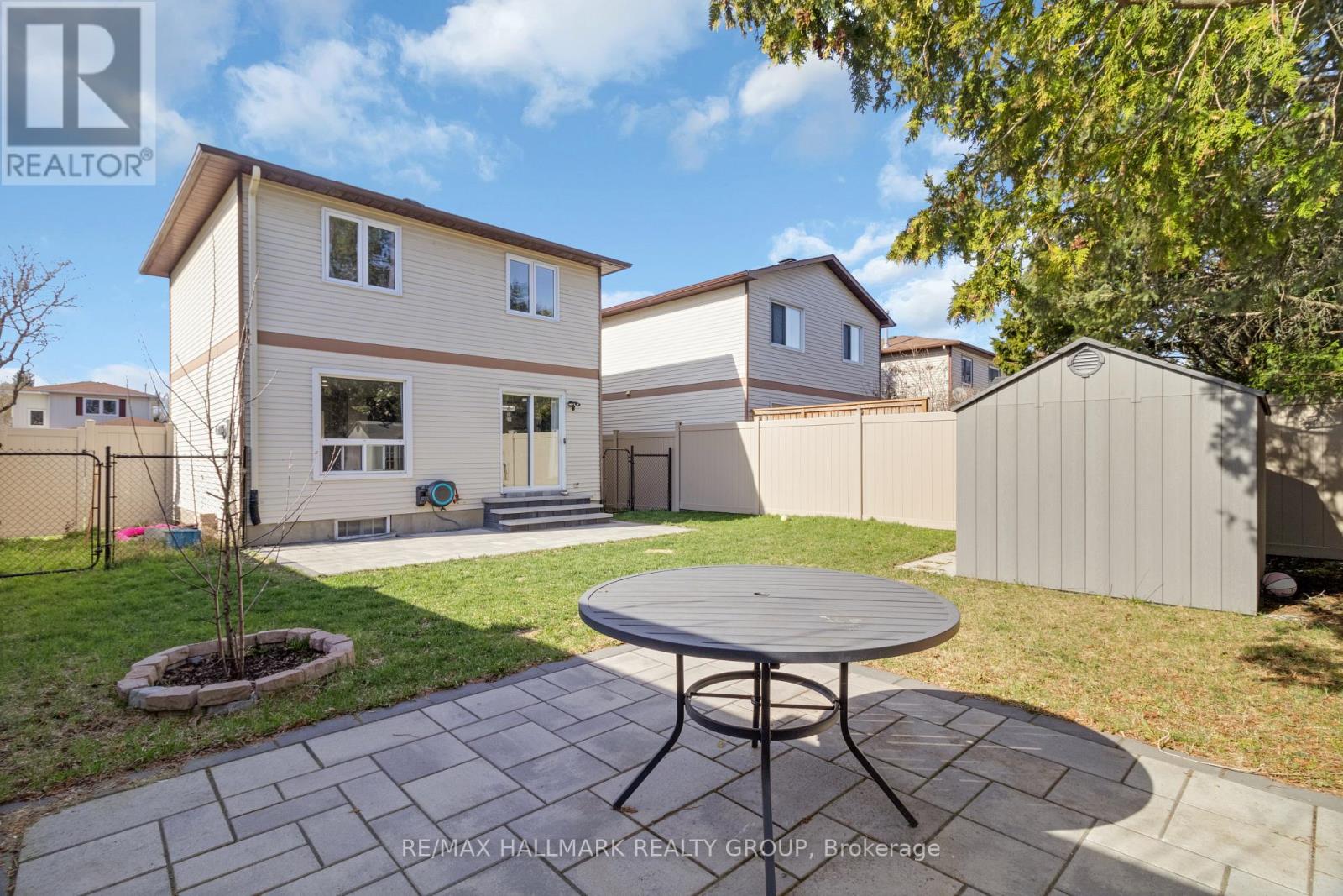 32 Brando Crescent, Ottawa, Ontario  K1T 2E3 - Photo 2 - X12116851