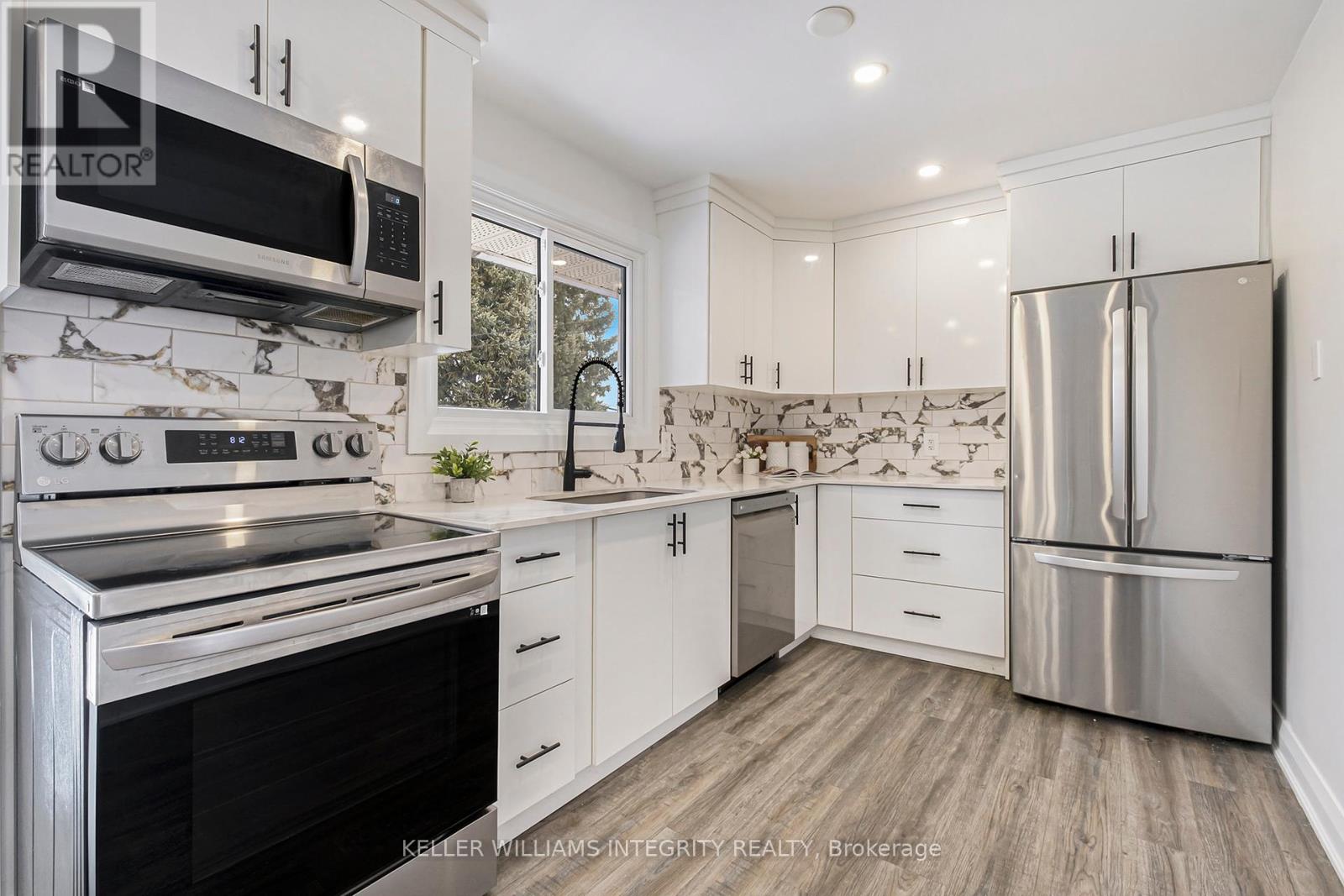 71 Majestic Drive, Ottawa, Ontario  K2G 1C9 - Photo 8 - X12116875
