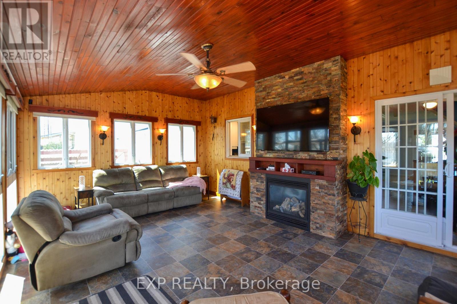 103 St Joseph Street, Alfred And Plantagenet, Ontario  K0B 1A0 - Photo 8 - X12116908