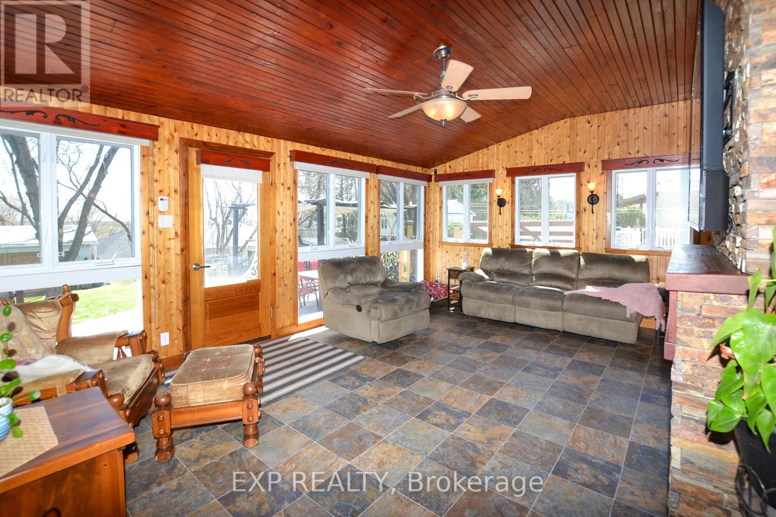 103 St Joseph Street, Alfred And Plantagenet, Ontario  K0B 1A0 - Photo 9 - X12116908