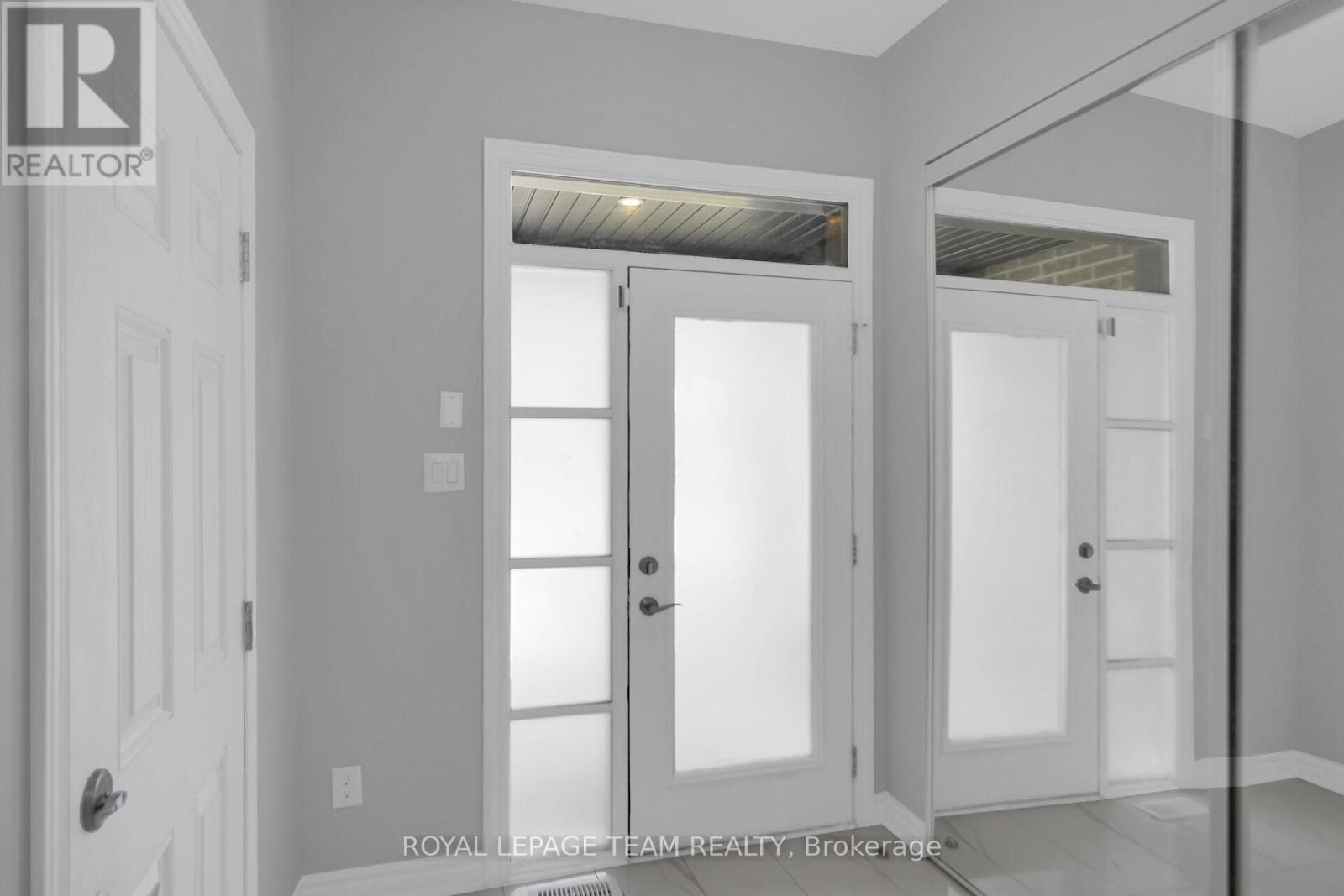 605 Lauraleaf Crescent, Ottawa, Ontario  K2J 6G7 - Photo 4 - X12116915