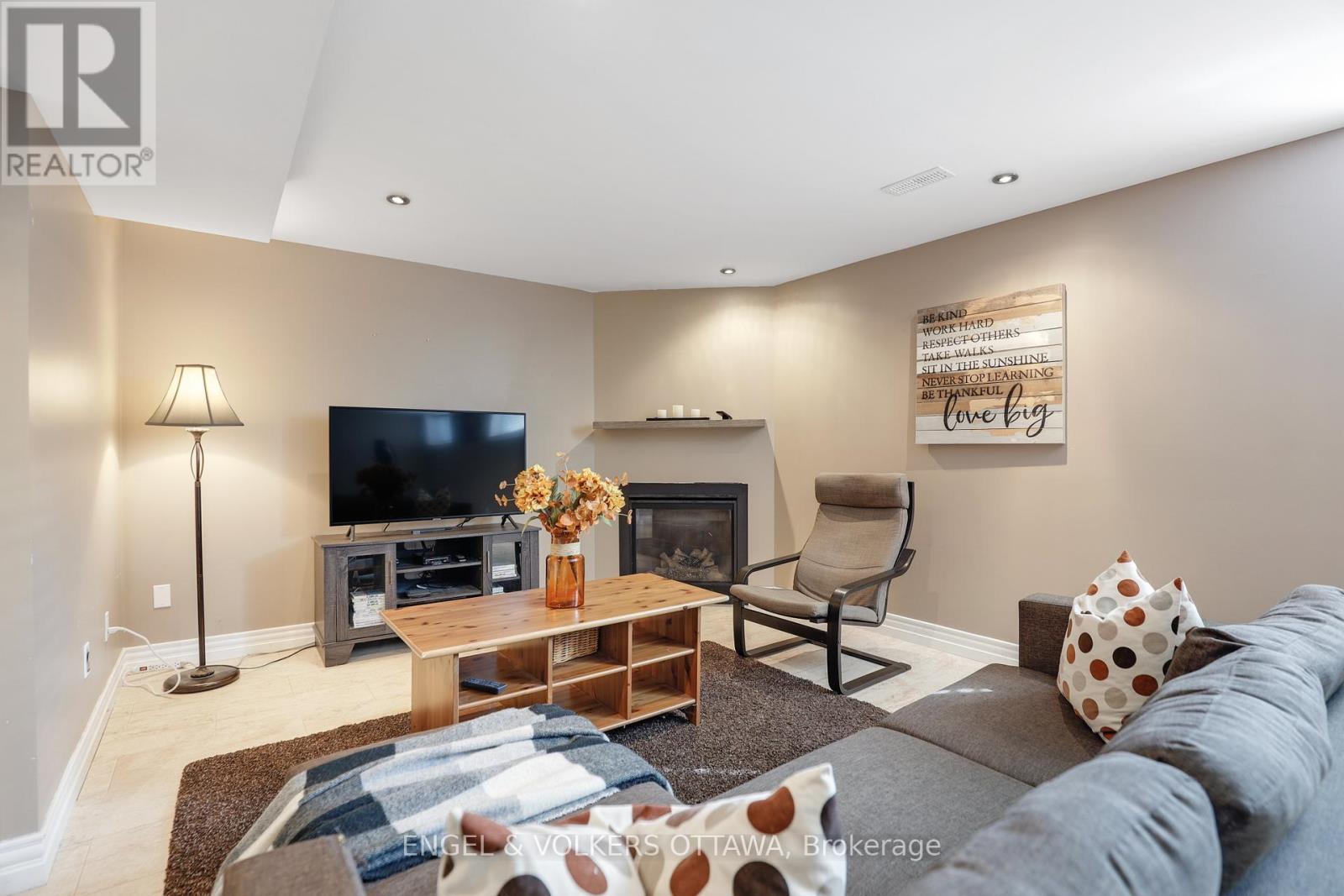 83 Scampton Drive, Ottawa, Ontario  K2W 1E7 - Photo 22 - X12116917