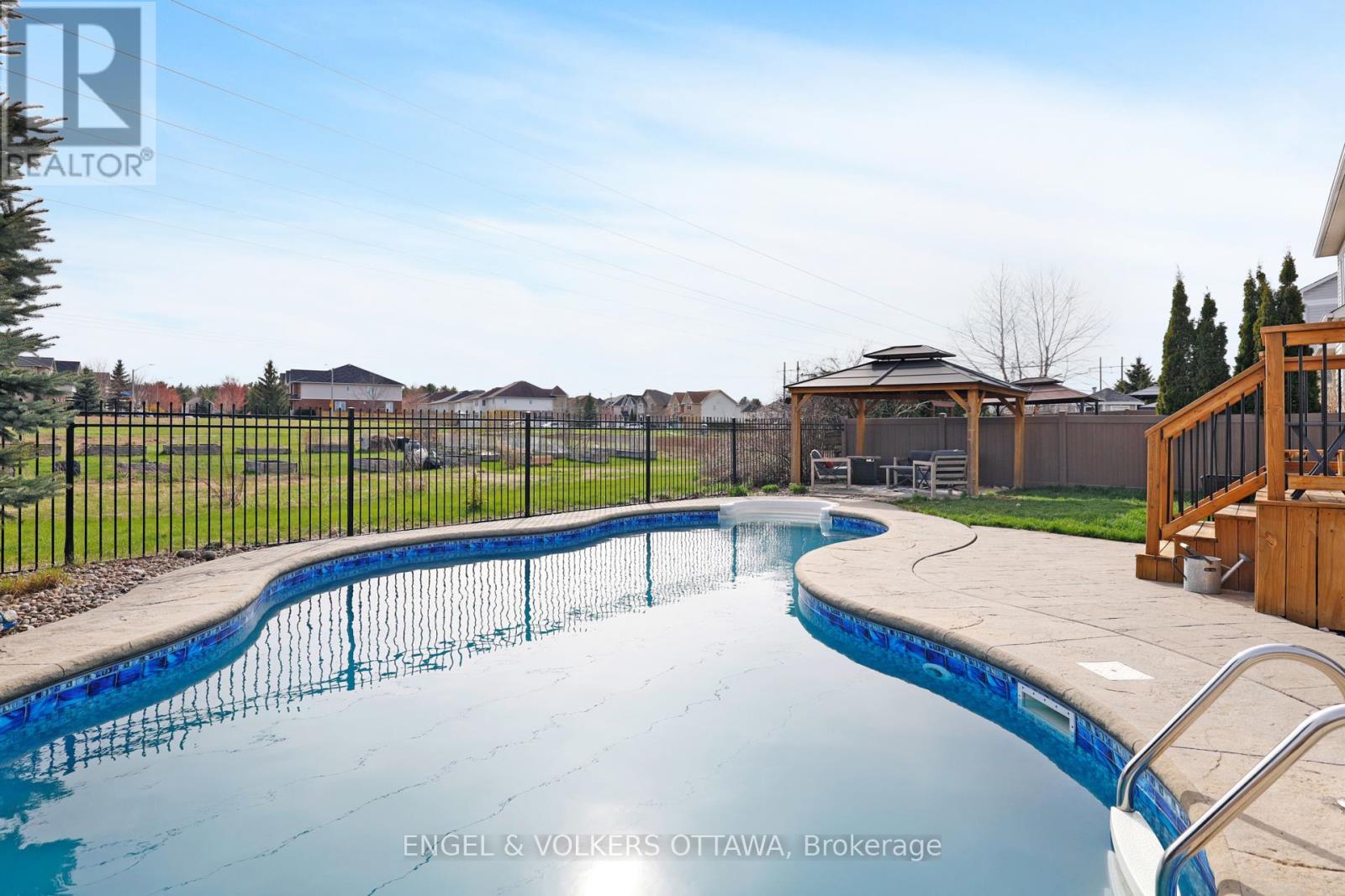 83 Scampton Drive, Ottawa, Ontario  K2W 1E7 - Photo 27 - X12116917