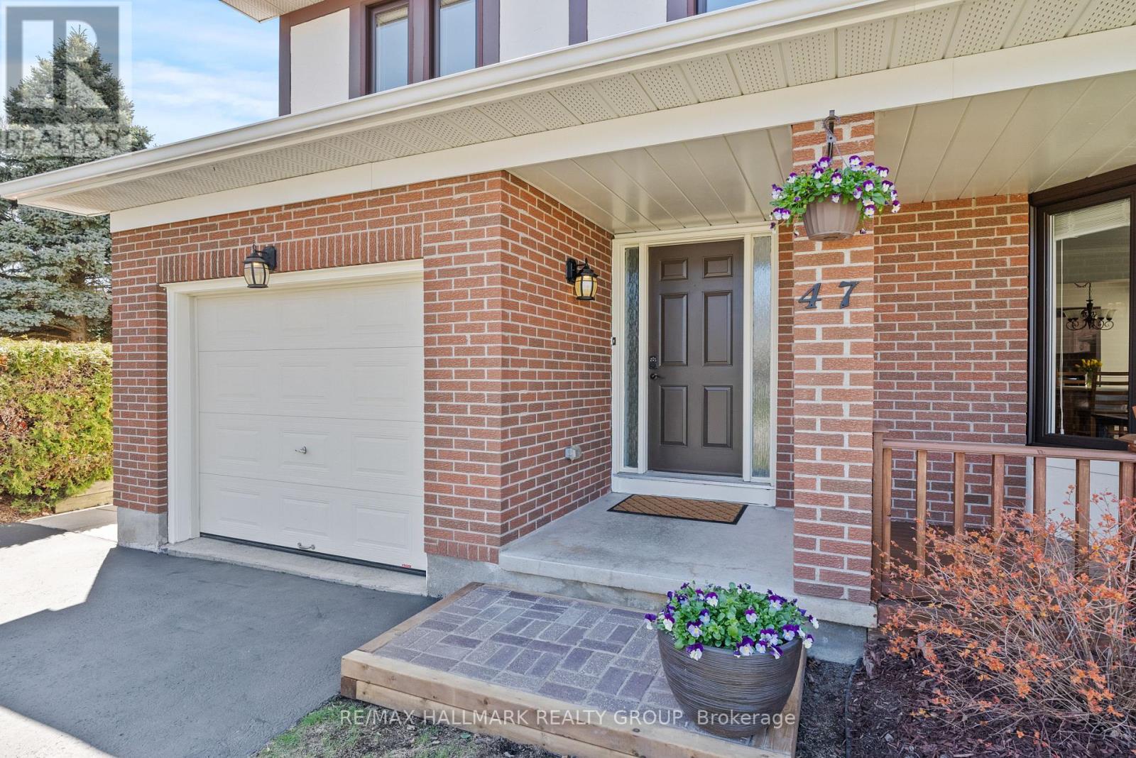 47 Parsons Ridge Road, Ottawa, Ontario  K2L 2X5 - Photo 3 - X12116929