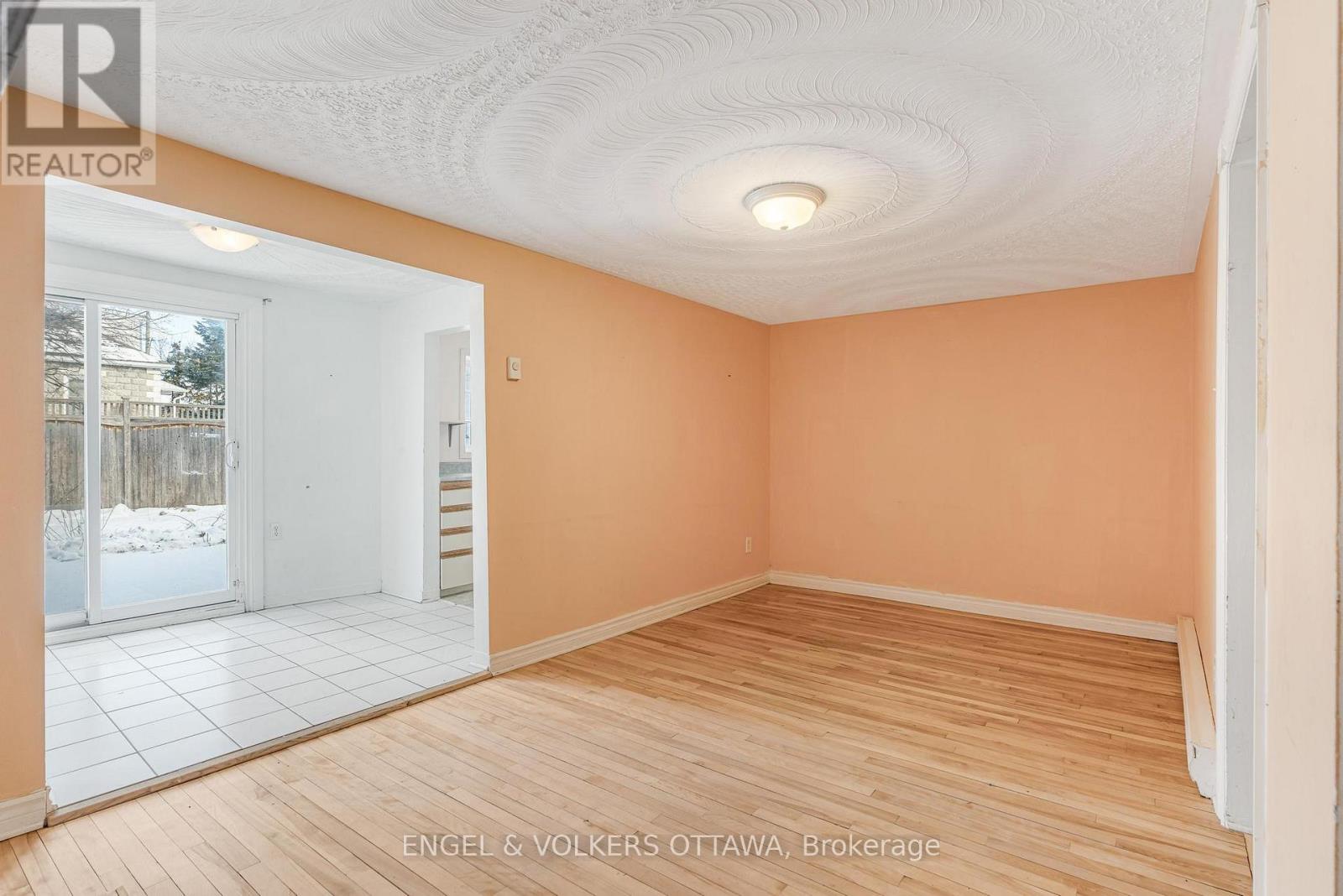 467 Edgeworth Avenue, Ottawa, Ontario  K2B 5L2 - Photo 8 - X12116951
