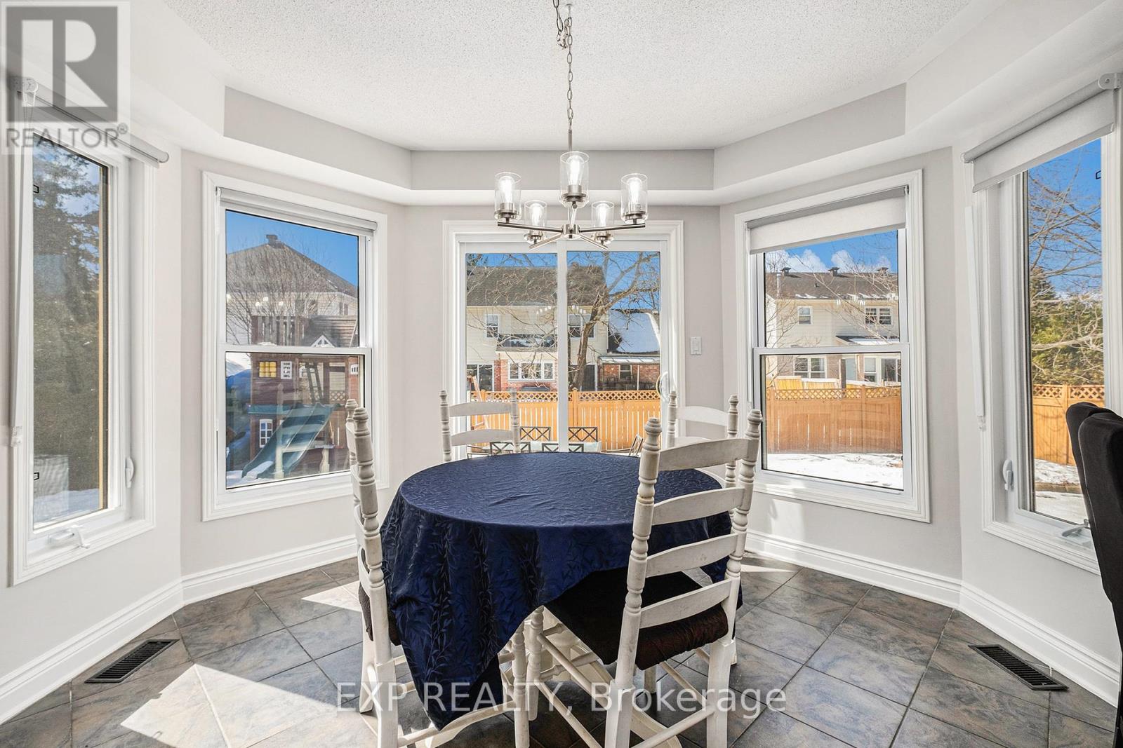 135 Lanigan Crescent, Ottawa, Ontario  K2S 1G9 - Photo 11 - X12116987