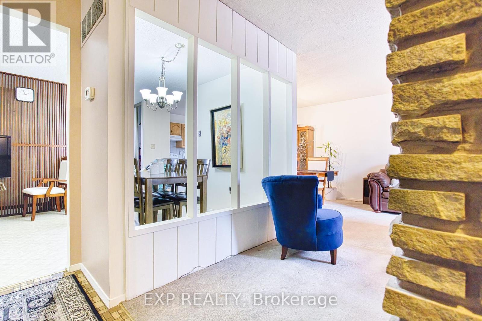 4 Cedar Glen, Grimsby, Ontario  L3M 4K2 - Photo 6 - X12116512