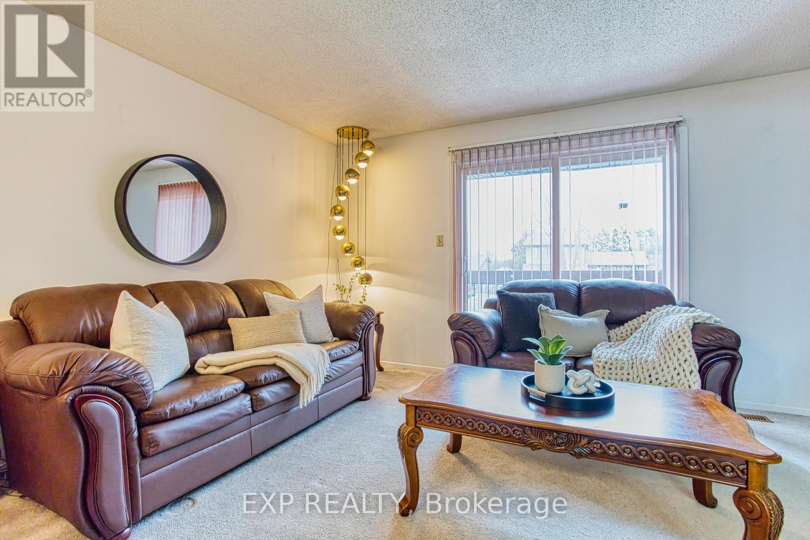 4 Cedar Glen, Grimsby, Ontario  L3M 4K2 - Photo 8 - X12116512
