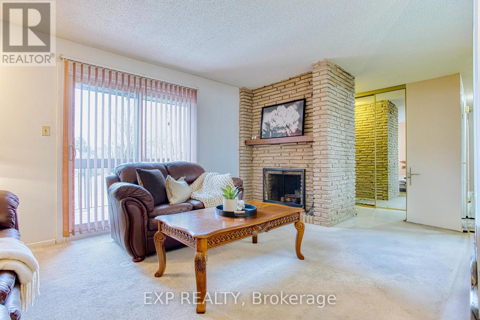 4 Cedar Glen, Grimsby, Ontario  L3M 4K2 - Photo 9 - X12116512